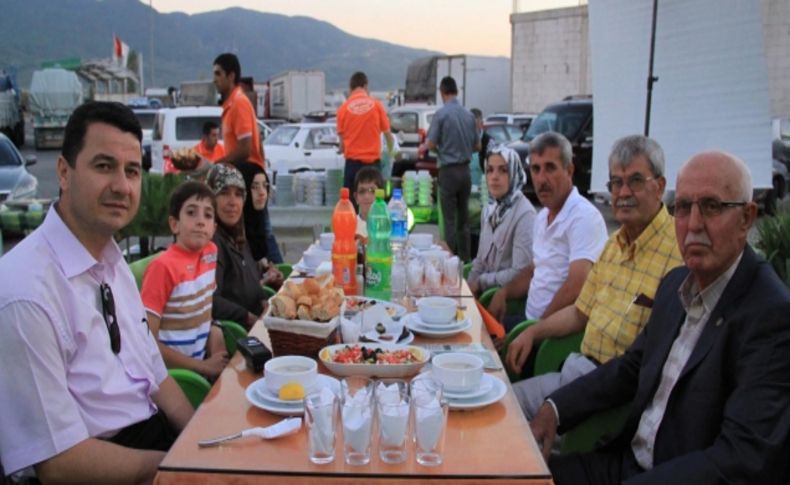 Şehit aileleri ve gaziler iftarda buluştu