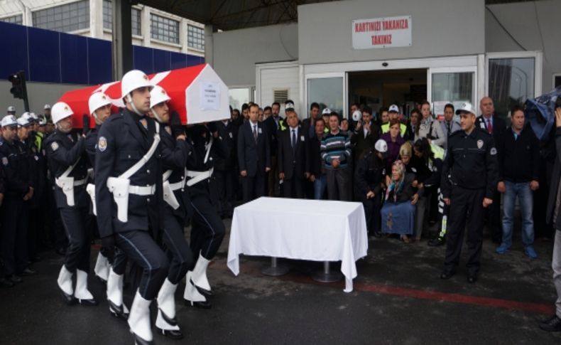 Şehit polis, gözyaşlarıyla memleketine uğurlandı