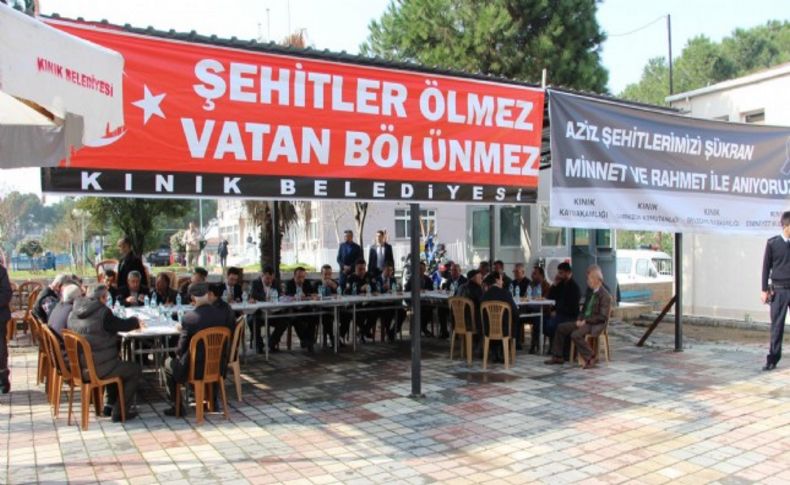 Şehitler için Kınık'ta lokma hayrı