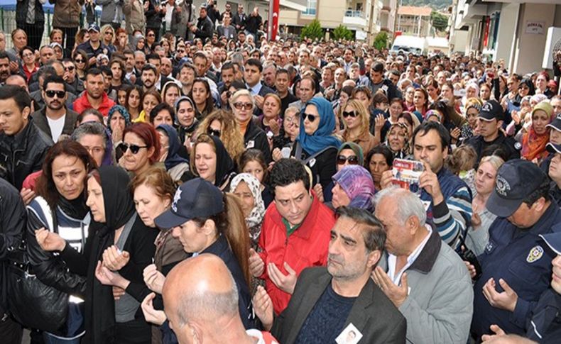 İzmir'de şehit polis Cemil Koç son yolculuğuna uğurlandı