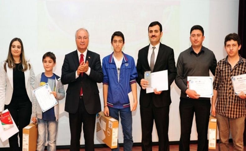 Şehzade Mehmet Anadolu Lisesi öğrencisi web sayfası yarışmasında birinci oldu
