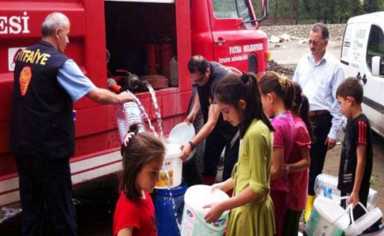Selin vurduğu Kabataş ilçesine itfaiye ile içme suyu taşınıyor