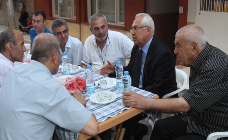 Başkan Selvitopu mahalle sakinleriyle iftarda buluştu