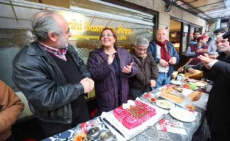 Pekdaş Basmane’yi karış karış gezdi