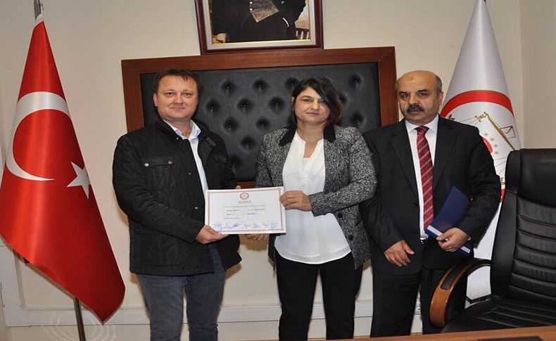 Menemen'de Serdar Aksoy mazbatasını aldı