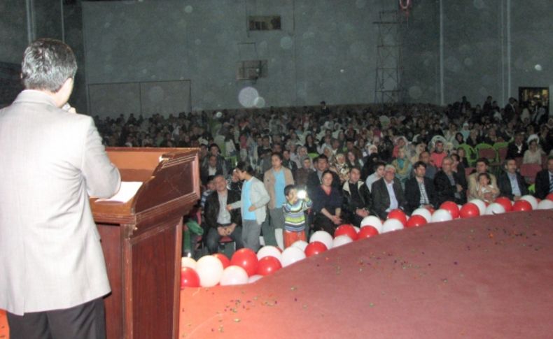 Serhat Lisesi'nin 'Kutlu Doğum' programı salona sığmadı