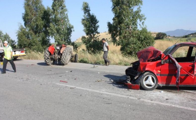 İzmir'de feci kaza: Şerit ihlali 5 yaralı