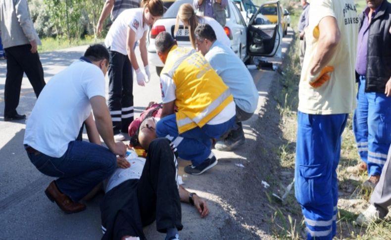 Şerit ihlali kazaya neden oldu: 1'i çocuk 4 yaralı