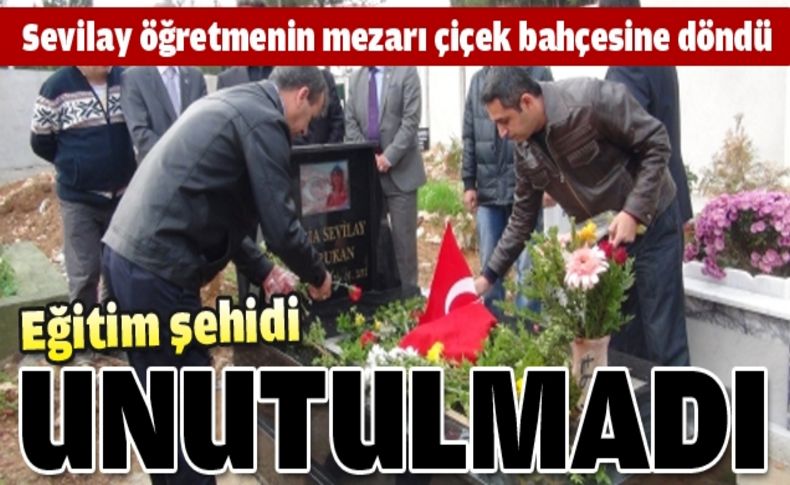 Sevilay öğretmen, kabri başında anıldı