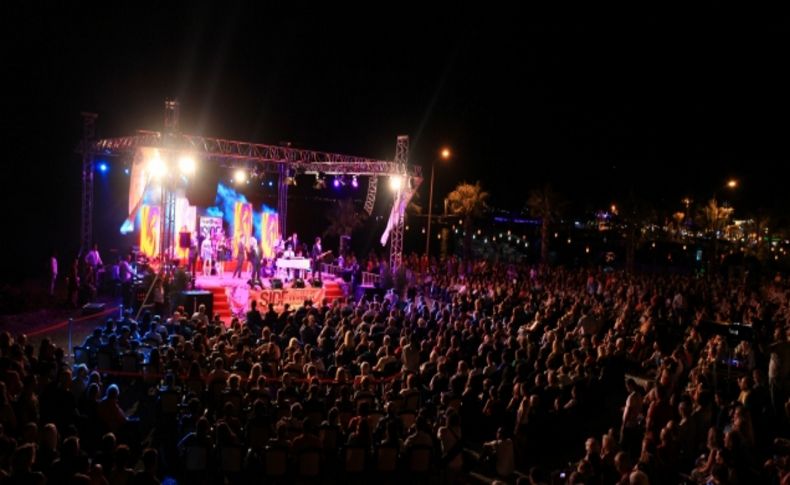 Side Kültür ve Sanat Festivali'nin kültür ve sanat ödülü Gerçeker'e verildi