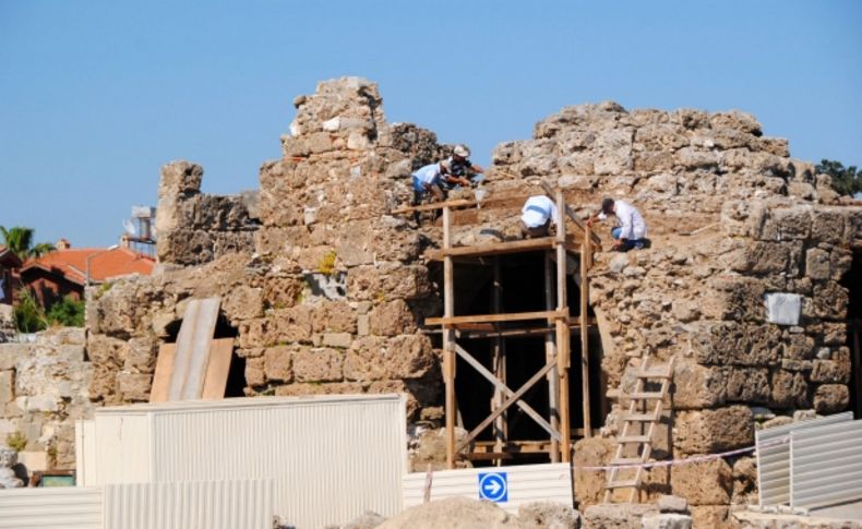 Side'de tapınaklar bölgesinde restorasyon çalışması başladı