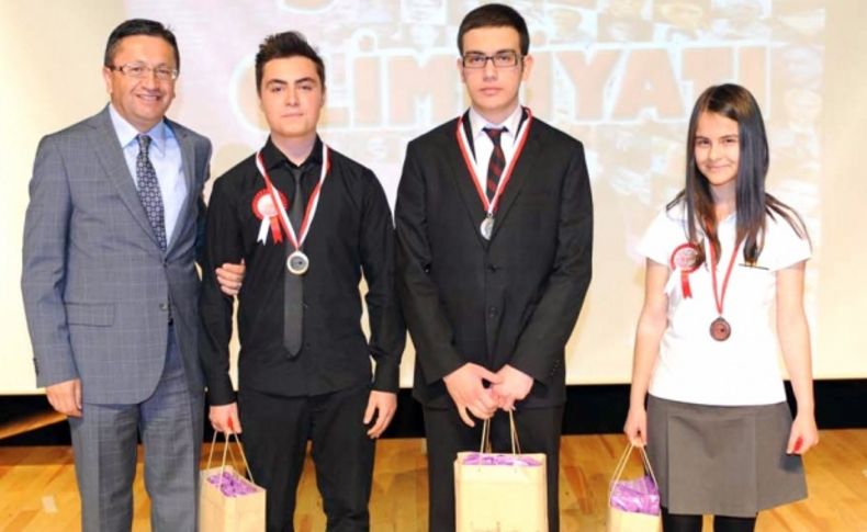 Şiir şampiyonları altınla ödüllendirildi