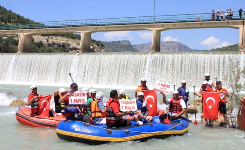 Silifke’de 1 Mayıs coşkusu raftingle yaşandı