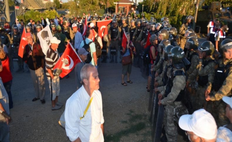 Silivri Cezaevi'ne tarladan gitmek isteyen gruba polis izin vermedi