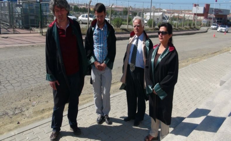 Silivri’de 'duran avukat' eylemi