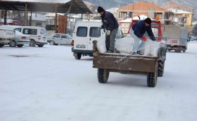 Simav'da kar kalınlığı 10 santimi buldu