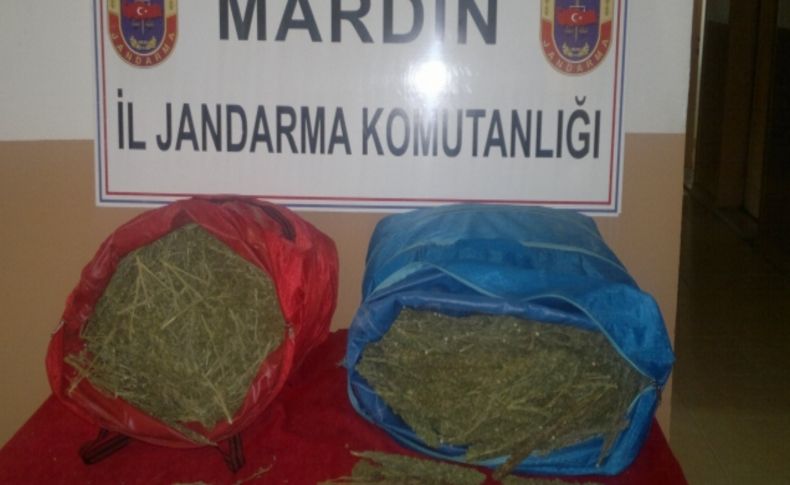 Sınırı geçmeye çalışan 57 Suriyelinin üzerinde 23 kilo esrar ele geçirildi
