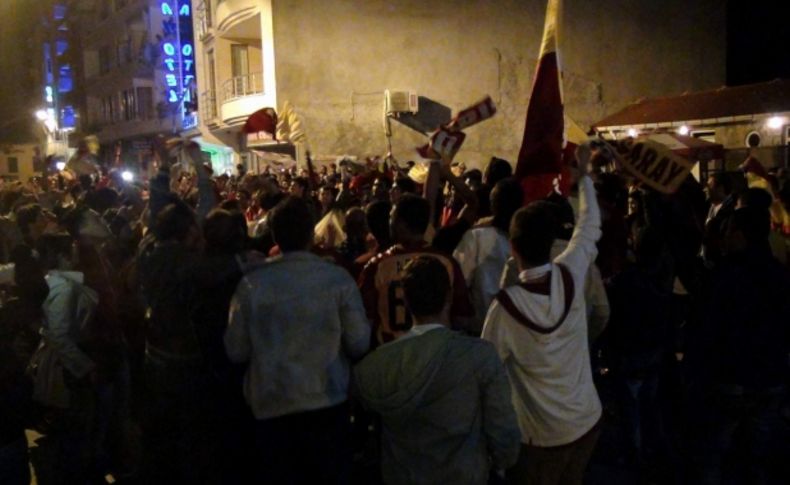 Sinop’ta sarı kırmızılı taraftarlar şampiyonluğu davul zurna ile kutluyor