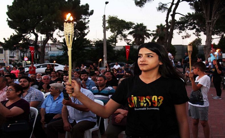 Sivas Katliamında yaşamını yitirenler Buca'da anıldı