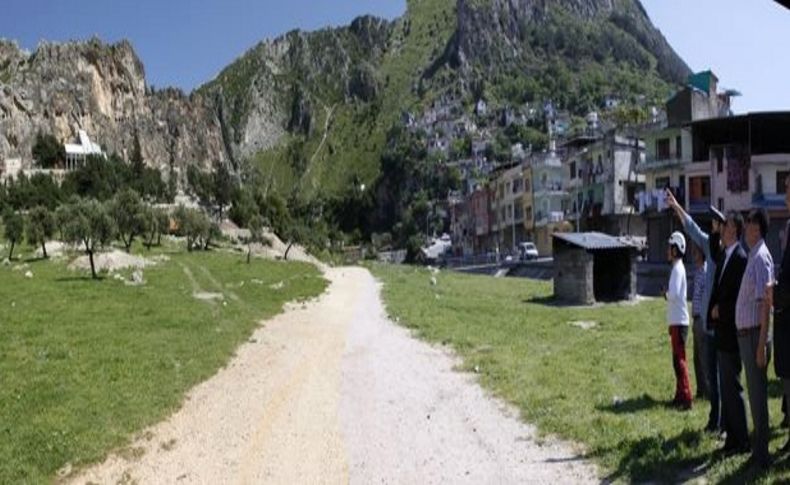 St. Pierre Kilisesi'nde çalışmalar uzman dağcılar eşliğinde yürütülüyor