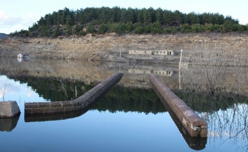 Sular çekildi, 2 bin yıllık tarihi köprü gün yüzüne çıktı