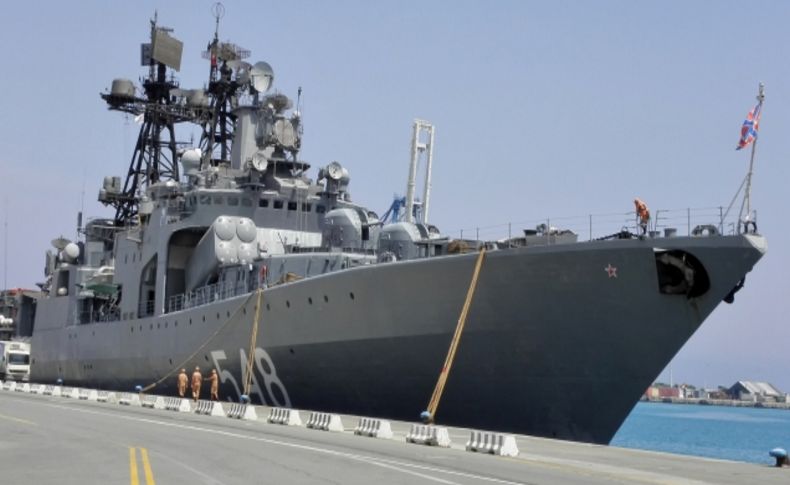 Suriye'ye destek için gelen Rus savaş gemileri Limasol'a demir attı