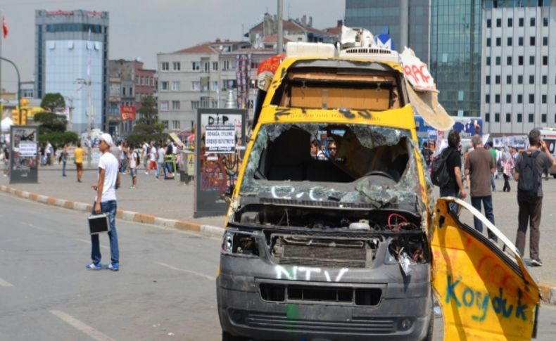 Taksim Meydanı'nda basın mensuplarına kimlik kontrolü