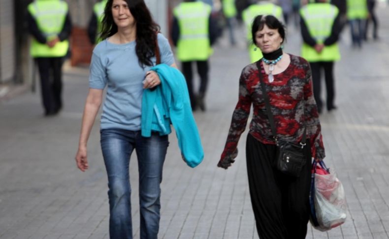 Taksim Meydanı’nda durakların camları söküldü