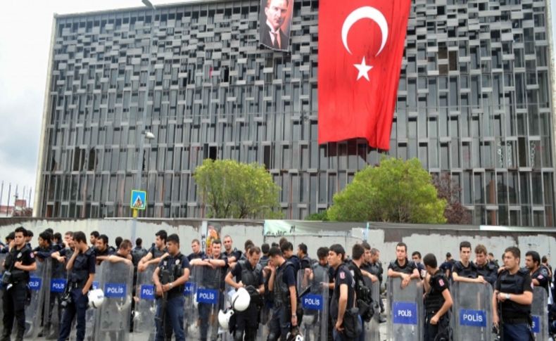 Taksim'de 'vatan sana canım feda' sloganları