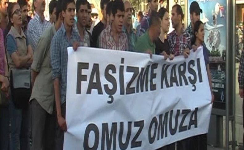 Taksim’de yürüyüş yapmak için direnen gruba polis müdahale etti