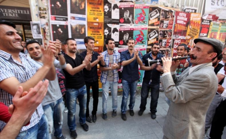 Taksim'deki 1 Mayıs kutlamalarından renkli kareler