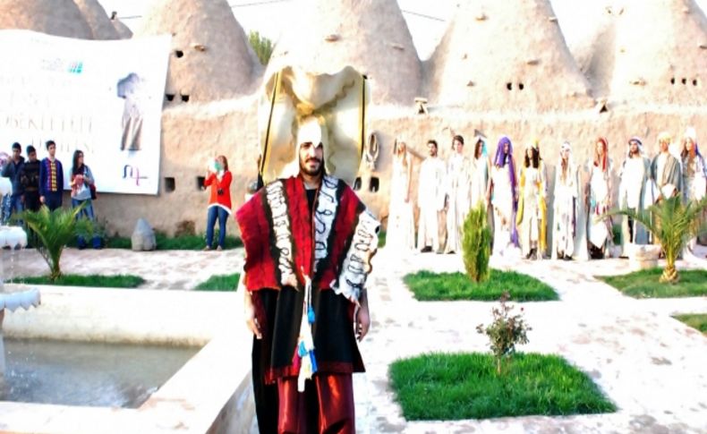 Tarihi ilçe Harran'daki defile göz kamaştırdı