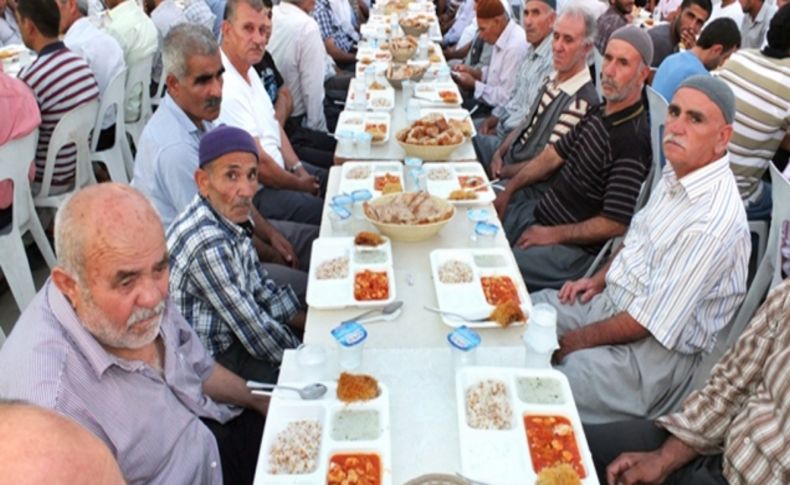 Tarsus’ta kardeşlik ve birlik iftarları büyük ilgi görüyor