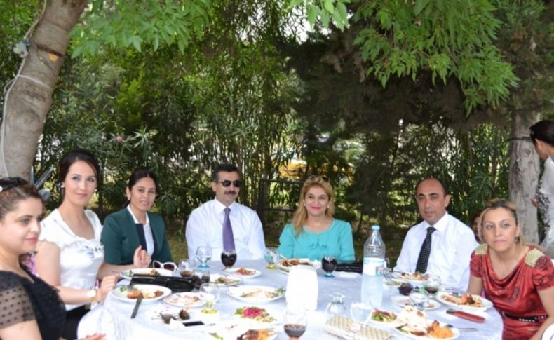 Tarsus’ta polis eşleri 'Anneler Günü'nü erken kutladı
