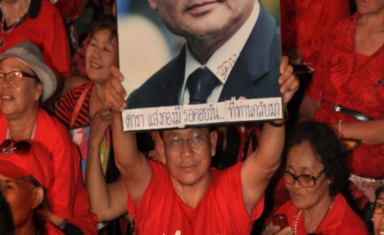 Tayland'ın devrik Başbakanı, taraftarlarına video konferansla seslendi