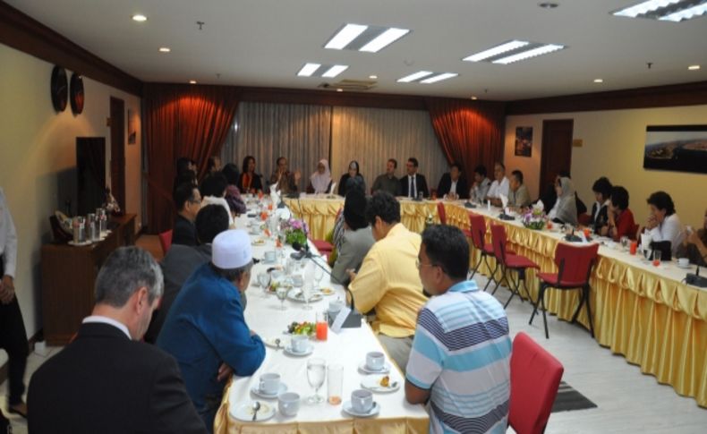 Taylandlı akademisyenler, Thai - Türk İşadamları Derneği iftarında buluştu