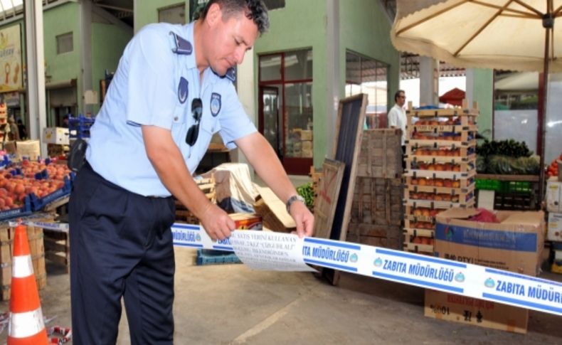 Tebdili kıyafetle pazara çıkan zabıta 5 esnafı faaliyetten men etti