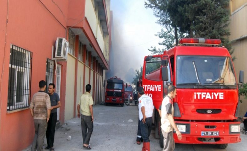 Tekstil fabrikasındaki yangında çok sayıda işçi dumandan etkilendi