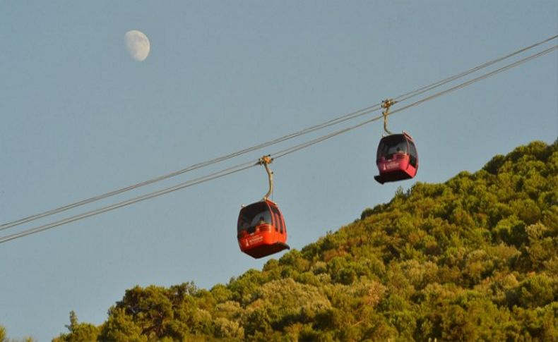 Teleferik bir yılda 525 bin kişi taşıdı