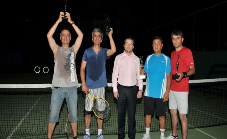 Tenis kursunu bitirenler şampiyonluk için yarıştı