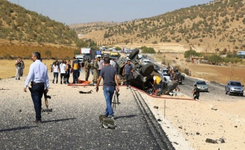 Teröristler 3 yerde bomba patlattı! Şehitler var