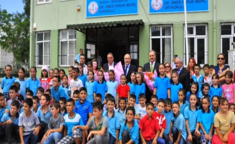 TFF, Manisa'da üç okula 34 bilgisayar bağışladı