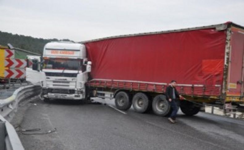 TIR kaydı, İzmir- Manisa karayolu trafiğe kapandı