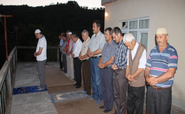 Topallı'da 'İmam alma' geleneğiyle her akşam ayrı bir evde iftar veriliyor