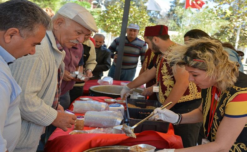 Torbalı'da aşure ikramı