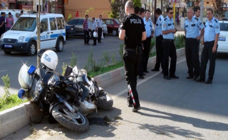 Trafik kazası geçiren polis memuru ağır yaralandı