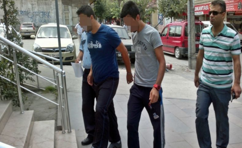 Tren hattından kablo çaldıkları iddia edilen 2 kişi tutuklandı