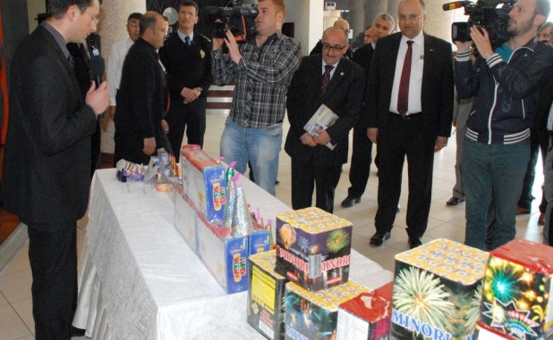 'Tribünlere ekmek arasında, iç çamaşırı içinde maytap sokuyorlar'