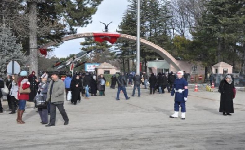 Tugayda kızamık yüzünden yemin töreni ertelendi