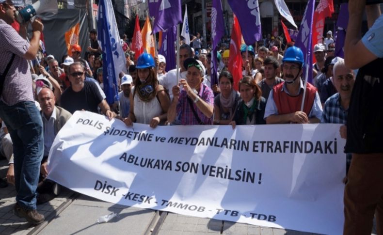 Tünel Meydanı'nda toplanan grubun Taksim'e yürümesine izin verilmiyor